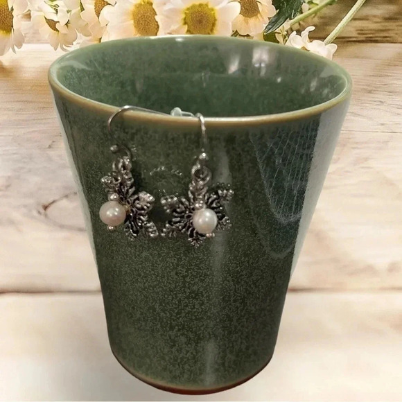 Women’s Pearl Snowflake Earrings - Picture 2 of 4